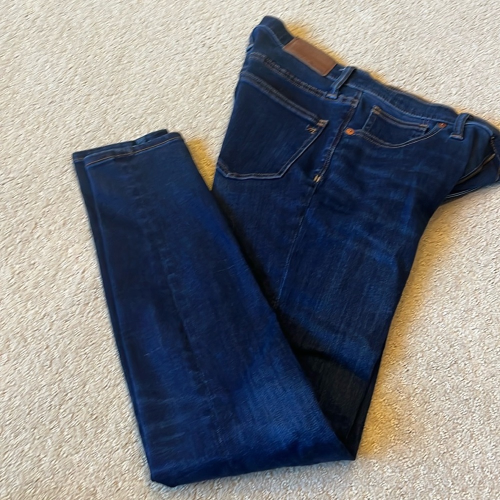 Madewell dark rinse 9” High-Rise Skinny Jean. So 27